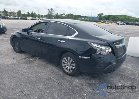 2015 Nissan Altima 2.5 S z USA, uszkodzony, nr VIN 1N4AL3AP1FC180644